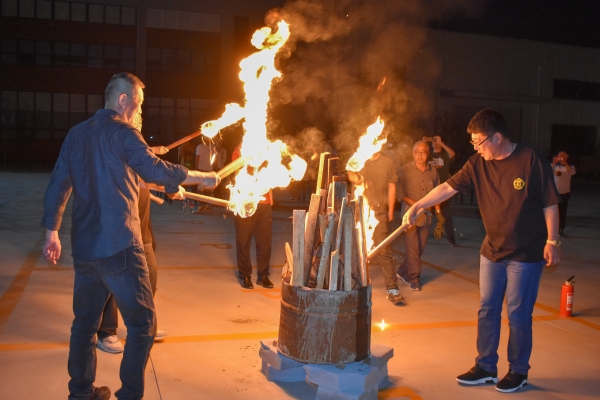 点燃篝火 点燃篝火.jpg