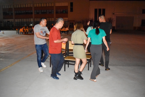 抢椅子角逐 抢椅子角逐.jpg